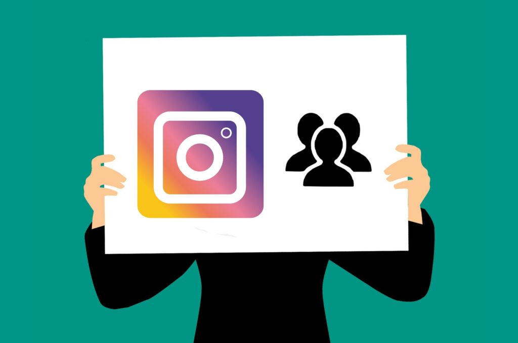 شخص مصور يحمل لافتة عليها شعار Instagram وثلاث صور ظلية.