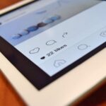 Ein Instagram-Post auf einem iPad mit 22 Likes.