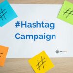 Ein Plakat für eine Hashtag-Kampagne, umgeben von Haftnotizen, die jeweils Hashtags zeigen.