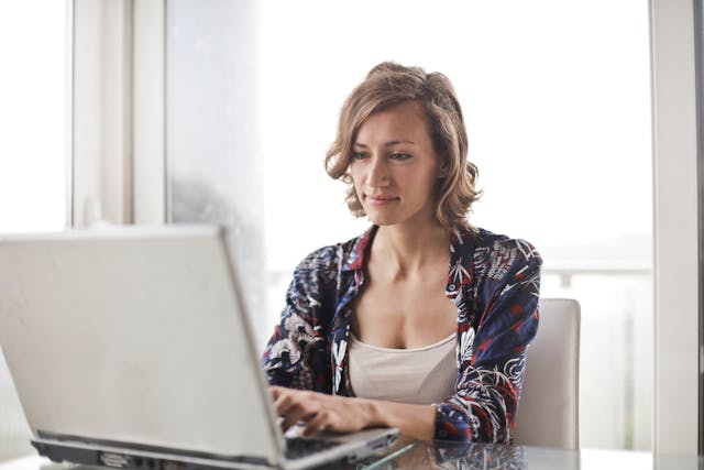 A una mujer no le molestan los trolls en Instagram