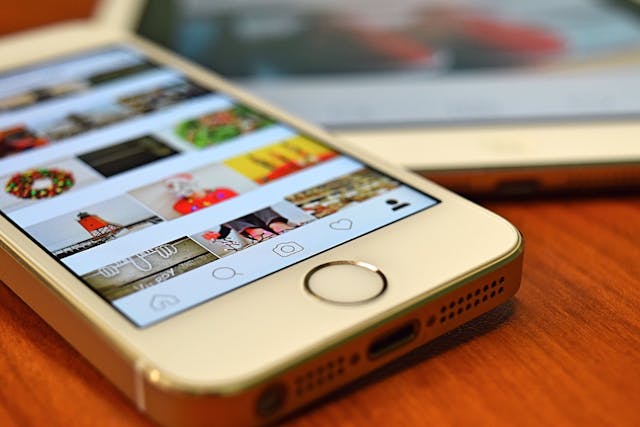 Un profil Instagram présentant une galerie de photos complète.