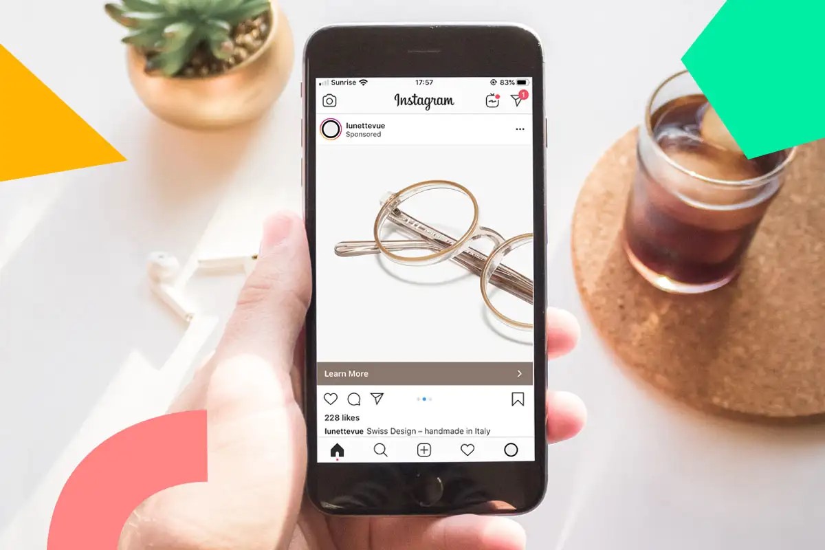 O feed do Instagram de uma pessoa mostra um anúncio de óculos.