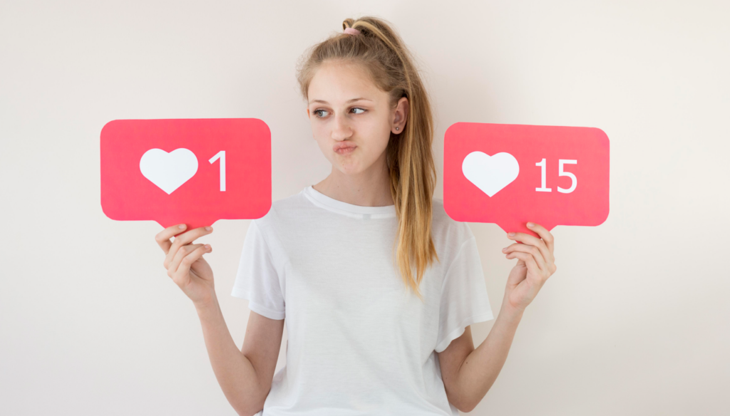 A girl looks unhappy, holding like icons – one in one hand, fifteen in the other.